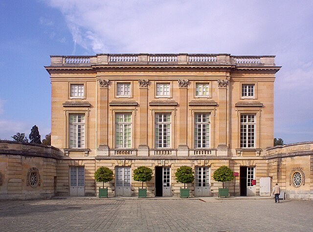 El petit Trianon, apartament que Madame de Pompadour, amant de Lluís XV i promotora del Rococó va fer construir per allunyar-se de l'ambient palatí de Versalles