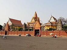 Phnom Penh Wat Unalom 01.jpg