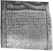 Seitliche Inschrift im Drosten-Stein