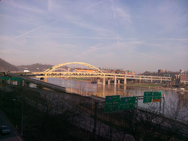 File:Pittsburgh - bridges b.jpg