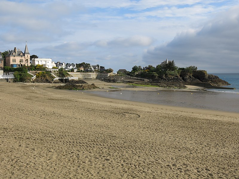 File:Plage du Casino (Saint-Quay Portrieux).jpg