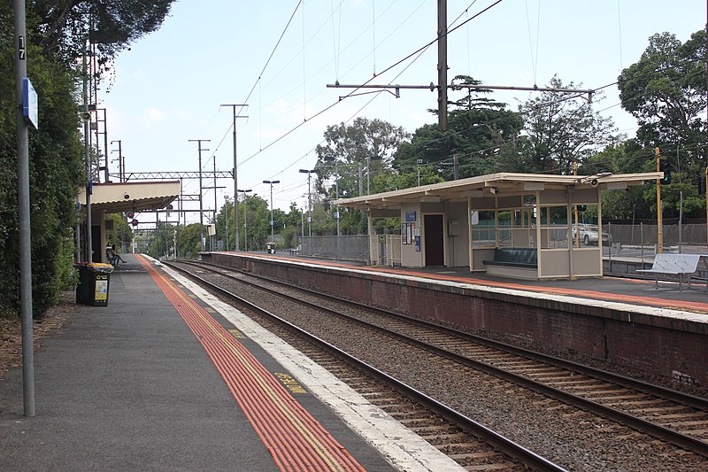 File:Platform of Mont Albert Station.JPG