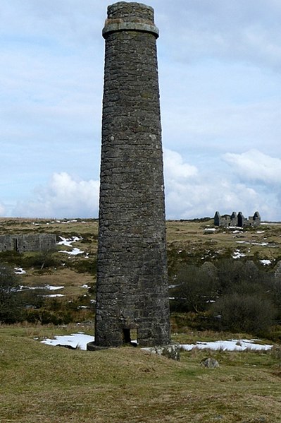 File:Powder Mills chimney - geograph.org.uk - 1174647.jpg