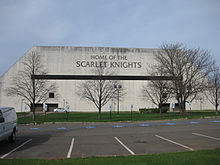 La façade avant du Louis Brown Athletic Center.