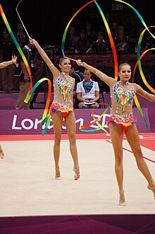 Beschreibung der rhythmischen Gymnastik bei den Olympischen Sommerspielen 2012 (7915015836) .jpg image.