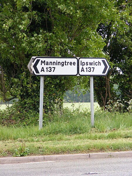 File:Roadsigns on the A137 - geograph.org.uk - 3483373.jpg