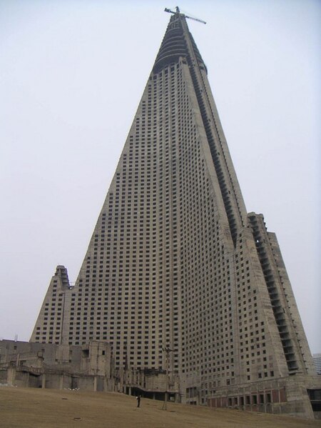 File:Ryugyong hotel 01.jpg