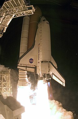 STS-126 Endeavour liftoff closeup.jpg