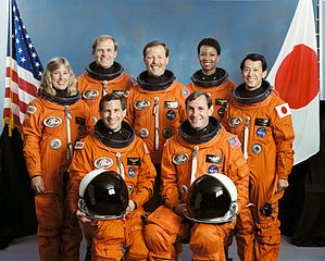 STS-47 miehistö.jpg