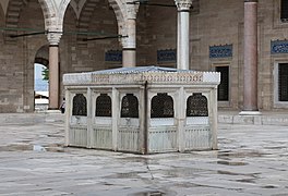 Le sadirvan de la mosquée