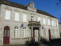 Saignes - Mairie -1.JPG