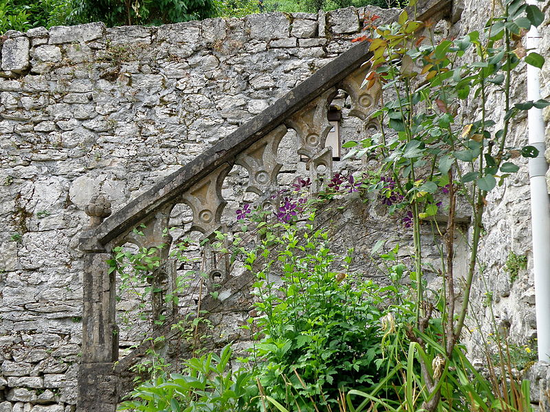 File:Saint-Cirq-Lapopie Escalier.JPG