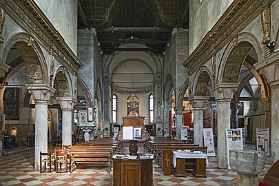 Vue de l'intérieur de l'église