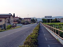 La strada provinciale 4 della Valpolicella nel tratto che attraversa la frazione di San Floriano.