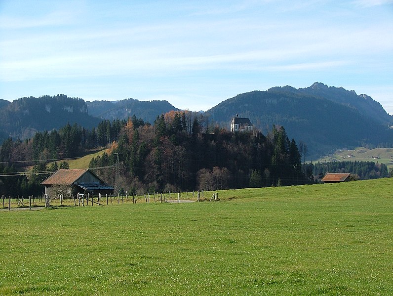 File:Schöllang Burgkirche und Friedhofskirche - panoramio.jpg