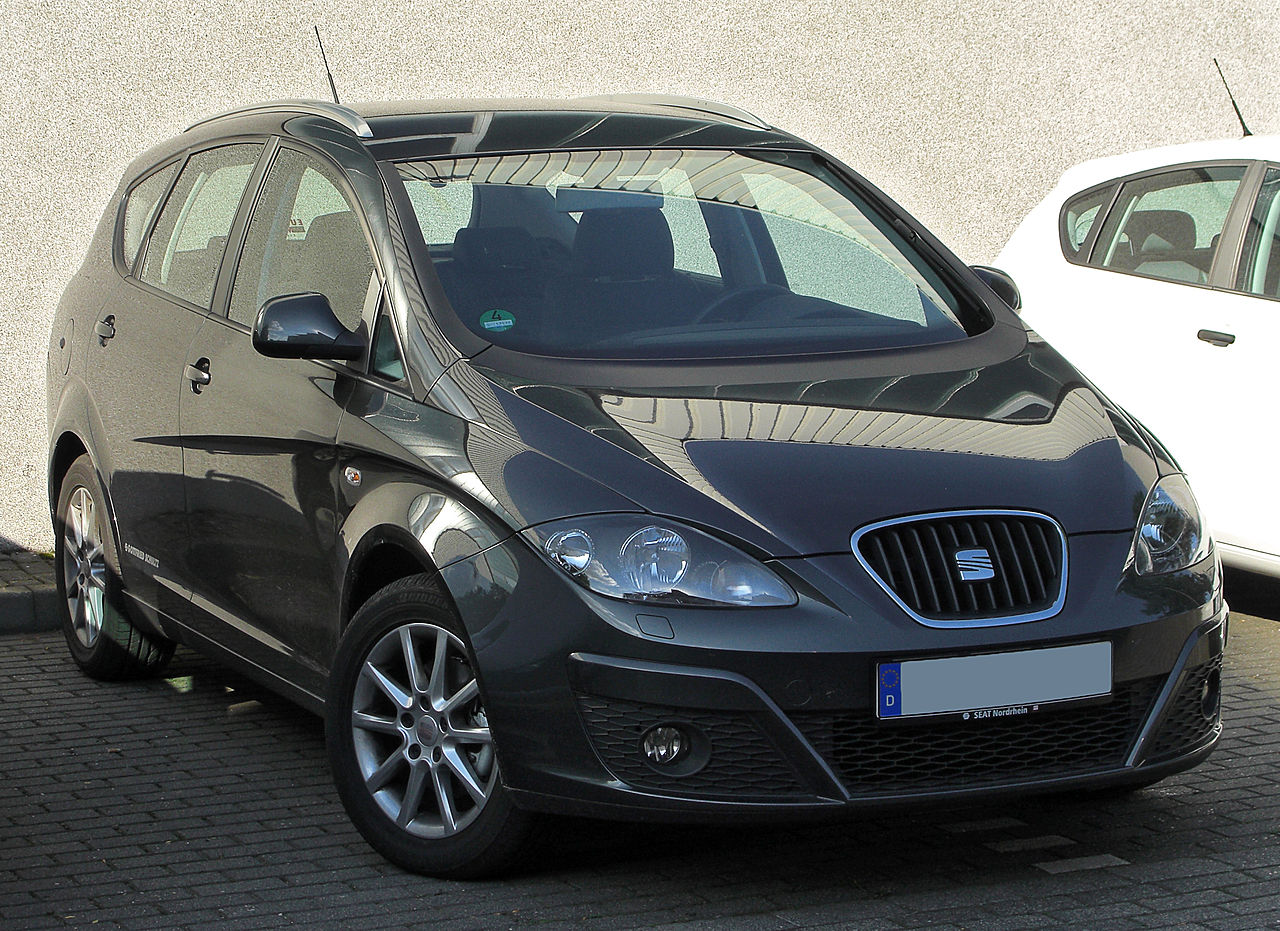 https://upload.wikimedia.org/wikipedia/commons/thumb/9/95/Seat_Altea_XL_Facelift_front_20100904.jpg/1280px-Seat_Altea_XL_Facelift_front_20100904.jpg