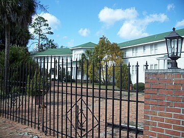 File:Shamrock_FL_Putnam_Lodge07.jpg