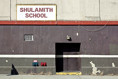 How to get to Shulamith School with public transit - About the place