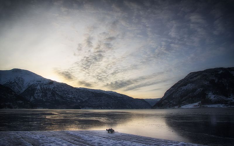 File:Sognefjorden sett frå Loftesnes, 2017.jpg