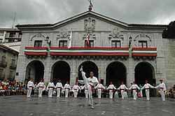 Bailarins en a frontera d'a Casa d'a Villa d'Elgoibar