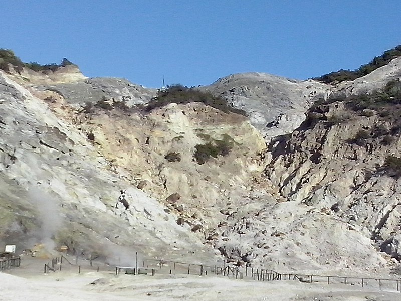 File:Solfatara (Pozzuoli) 11.jpg