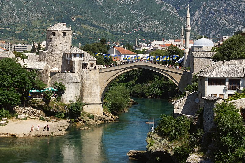 File:Stari most alte Brücke 2004 Mostar Bosnien und Herzegowina Foto Wolfgang Pehlemann IMG 8136.jpg