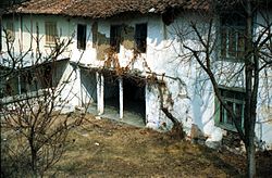 Изоставена къща в Кръстополе (1990 г.)