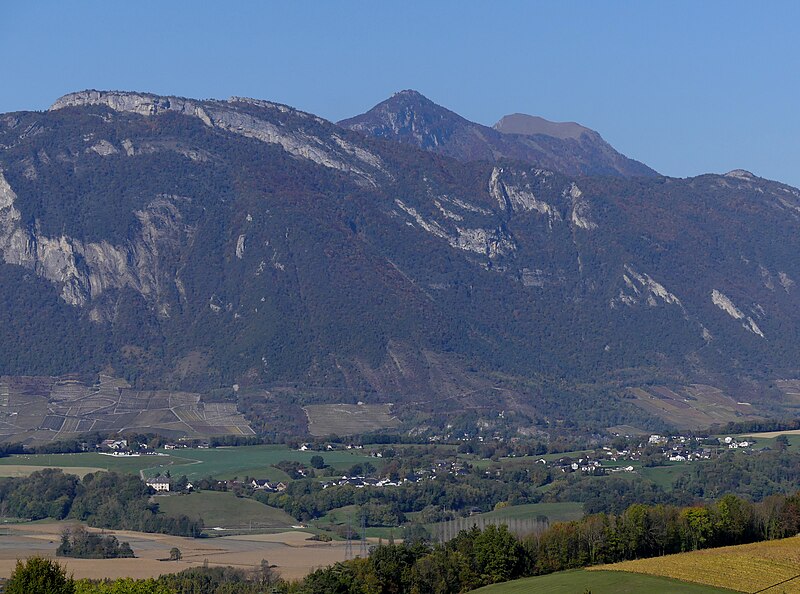 File:Ste-Hélène et La Chavanne vus de Laissaud (automne 2021).JPG