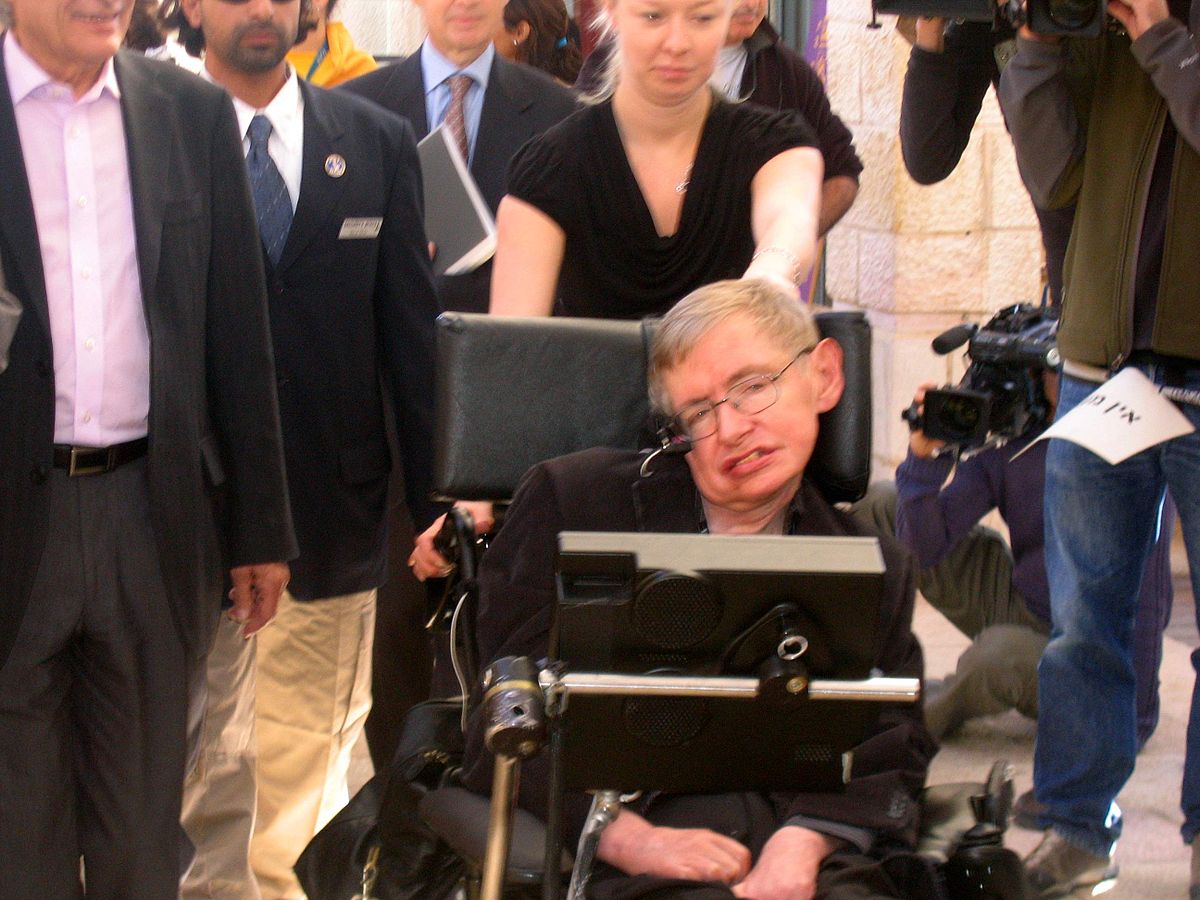 File:Stephen Hawking on his way to a lecture before highschool students in  Jerusalem  - Wikimedia Commons