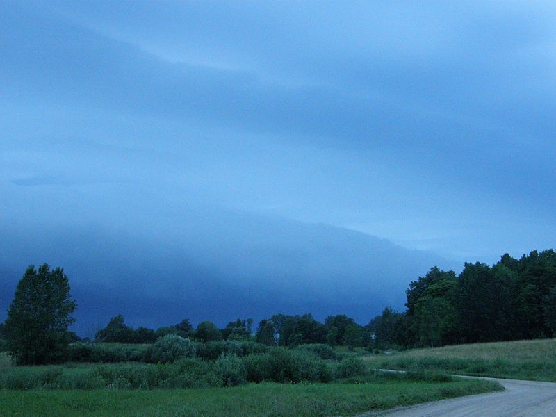 File:Storm clouds coming - panoramio (1).jpg