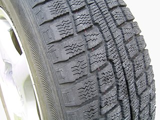 <span class="mw-page-title-main">Snow tire</span> Tires designed for use on snow and ice