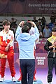 Deutsch: Tischtennis bei den Olympischen Jugendspielen 2018; Tag 9, 15. Oktober 2018; Mixed Medaillenzeremonie - Gold: Yingsha Sun & Wang Chuqin (CHN), Silber: Miu Hirano & Tomokazu Harimoto (JPN), Bronze: Su Pei-ling & Lin Yun-ju (TPE)); Medaillen-Verleiher: IOC member Ryu Seung-minu (KOR), Maskottchen-Verleiher: ITTF Vice-Presiden Nestor Tenca (ARG) English: Table tennis at the 2018 Summer Youth Olympics at 15 October 2018 – Mixed Medal Ceremony - Gold: Yingsha Sun & Wang Chuqin (CHN), Silver: Miu Hirano & Tomokazu Harimoto (JPN), Bronze: Su Pei-ling & Lin Yun-ju (TPE)); Medal presenter: IOC member Ryu Seung-minu (KOR), Mascot presenter: ITTF Vice-Presiden Nestor Tenca (ARG)