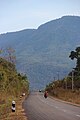 Français : Motos sur la route 20, entre Tat Lo et Salavan, Laos