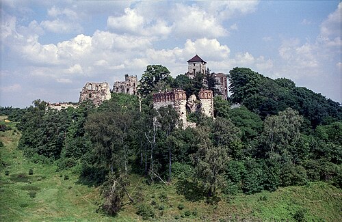 Poland, Jura, Tenczyn Castle. Tenczyn(js)1.jpg