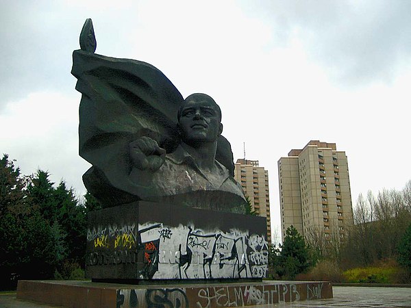 Ernst Thälmann monument with apartment buildings completed in 1987