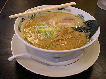 https://upload.wikimedia.org/wikipedia/commons/thumb/9/95/Tonkotsu_ramen.JPG/350px-Tonkotsu_ramen.JPG