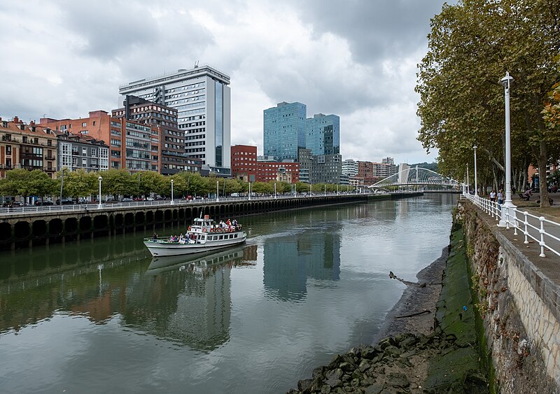 File:Tour boat on the Bilbao Estuary, Spain (PPL1-Corrected) julesvernex2.jpg