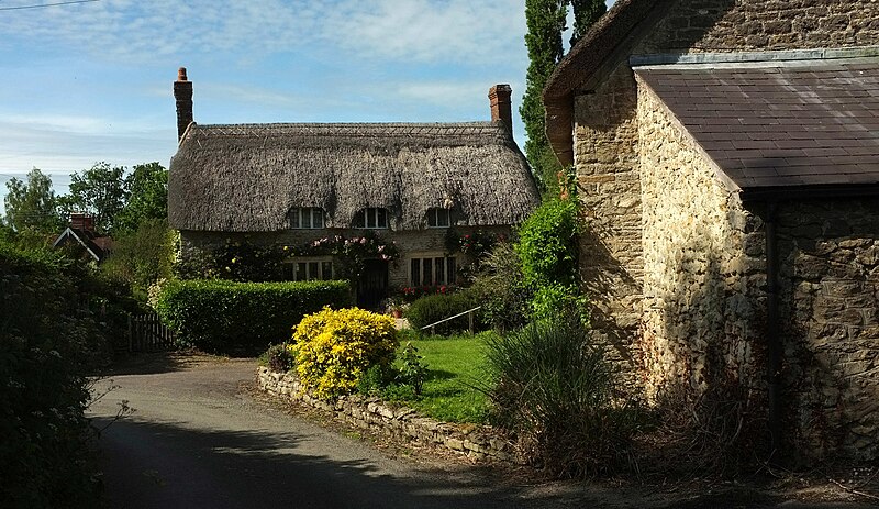 File:Town's End and Monmouth House, Melbury Osmond (geograph 7577047).jpg