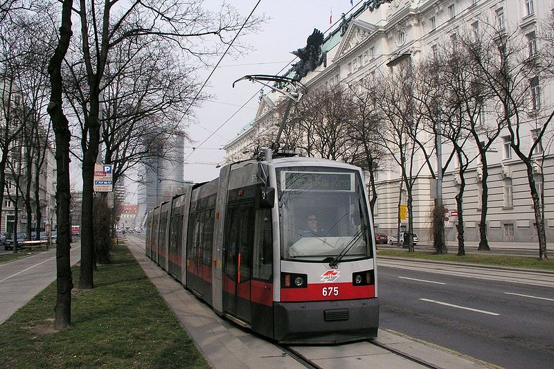 File:Tramwien ulfB stubenring.jpg