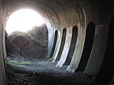 Tunnel van lijn 27B tussen de vertakking Vrouwvliet en Antwerpen-Zuid onder de hoofdsporen 25 en 27. Rechts is er nog een andere tunnel voor het spoor 27B/2.