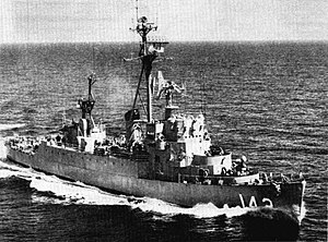 USS Fessenden (DER-142) w drodze po morzu, około 1956 r.jpg