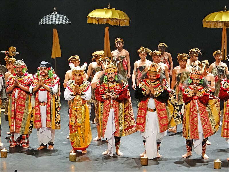 File:Une nuit balinaise, théâtre national de Chaillot, Paris 2012.jpg