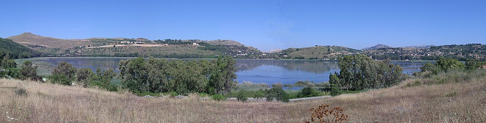 Veduta panoramica lago di Pergusa.jpg