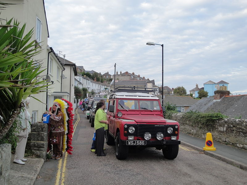 File:Ventnor Carnival 2011 in St Catherine Street 2.JPG