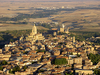 Luftbild von Segovia mit Kathedrale und Alcázar