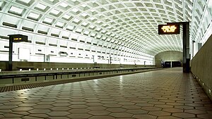 Станция WMATA Ballston-MU.jpg