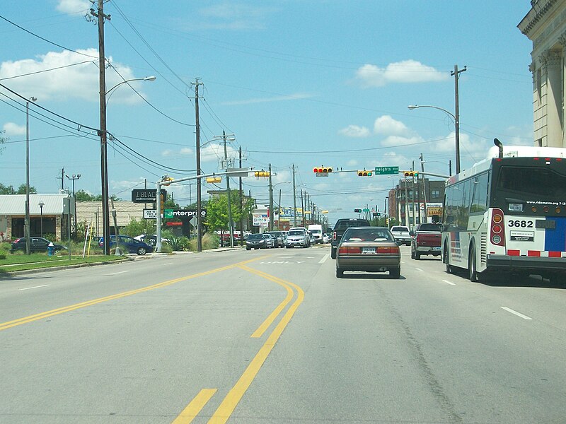 File:Washington Avenue (Houston, TX) heading west.JPG