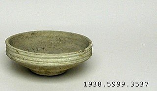 White bowl with banded vertical lip, Yale University Art Gallery, inv. 1938.5999.3537