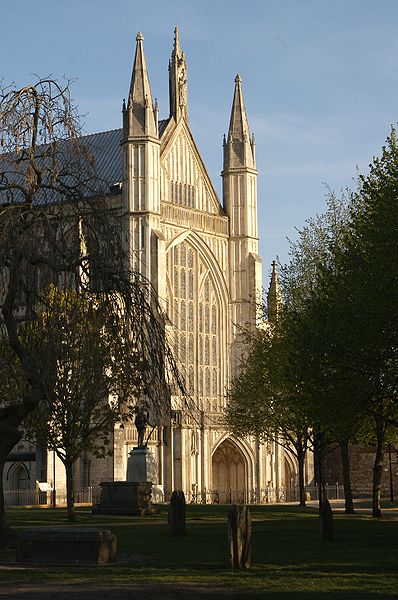 File:Winchester Cathedral view 1.jpg