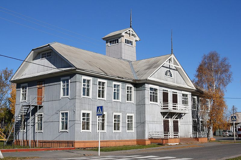 File:Wooden building in Kargasok.jpg